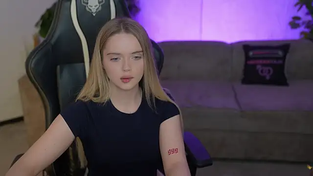 Snapshot of Cassy-Celestial_ chatting on 11-08-25, 09:09 Cassy-Celestial online show from 11-08-25, 09:09