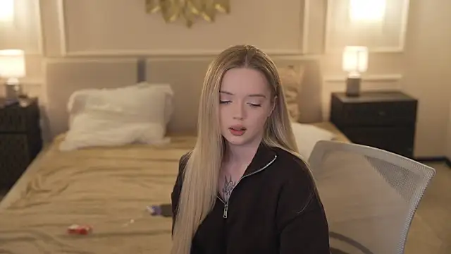 Snapshot of Cassy-Celestial_ chatting on 11-10-25, 09:08 Cassy-Celestial online show from 11-10-25, 09:08