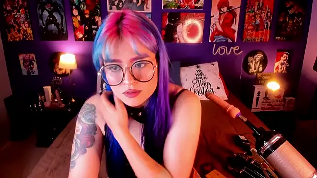 Snapshot of anne_cross chatting on 01-18-25, 02:14 anne cross online show from 01-18-25, 02:14