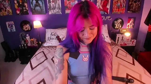 Snapshot of anne_cross chatting on 11-25-25, 08:42 anne cross online show from 11-25-25, 08:42