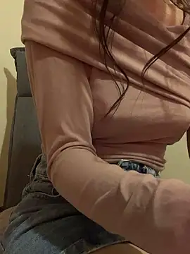 Snapshot of n_n_mao chatting on 12-16-25, 01:43 n n mao online show from 12-16-25, 01:43