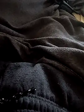 Snapshot of Beyraul123 chatting on 12-17-25, 04:24 Beyraul123 online show from 12-17-25, 04:24