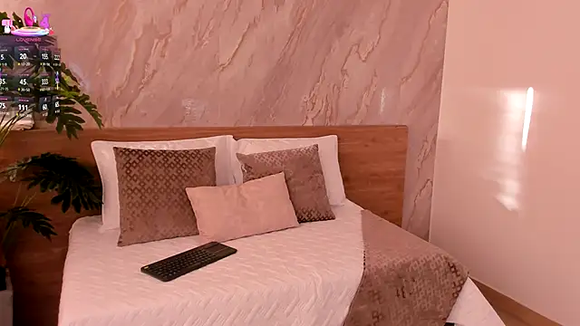 emily hunter12 online show from 12-03-25, 12:14