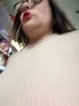 Snapshot of Sol_biglips chatting on 01-09-25, 11:45 Sol biglips online show from 01-09-25, 11:45