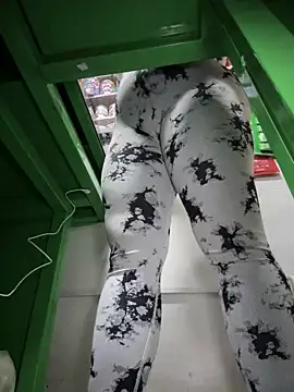 Snapshot of Sol_biglips chatting on 01-11-25, 10:18 Sol biglips online show from 01-11-25, 10:18