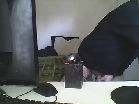 Snapshot of oopsxx chatting on 02-17-25, 02:37 oopsxx online show from 02-17-25, 02:37