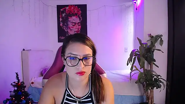 esmeraldaa230 online show from 12-04-25, 07:22