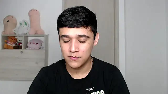 kaiine190 online show from 12-19-25, 06:42