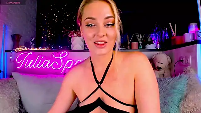  JuliaSpace  online show from 12-08-24, 03:56