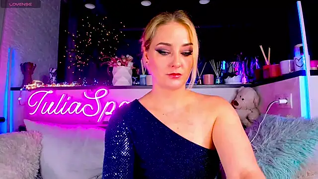  JuliaSpace  online show from 12-10-24, 07:54