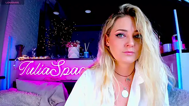  JuliaSpace  online show from 01-19-25, 04:57