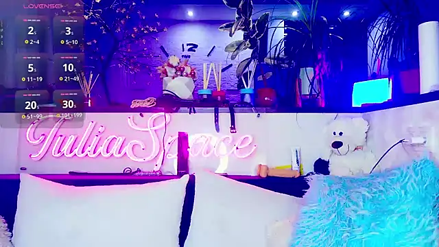  JuliaSpace  online show from 09-30-25, 07:08