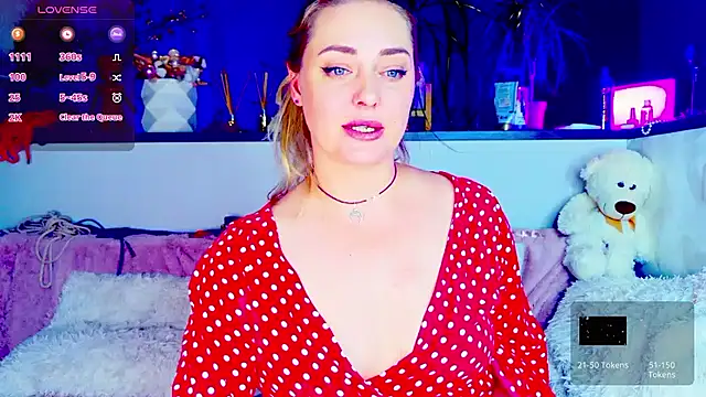 Snapshot of _JuliaSpace_ chatting on 05-29-26, 05:55 JuliaSpace online show from 05-29-26, 05:55