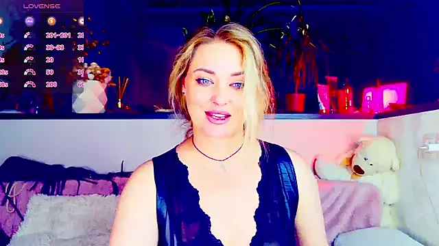  JuliaSpace  online show from 06-27-26, 06:46