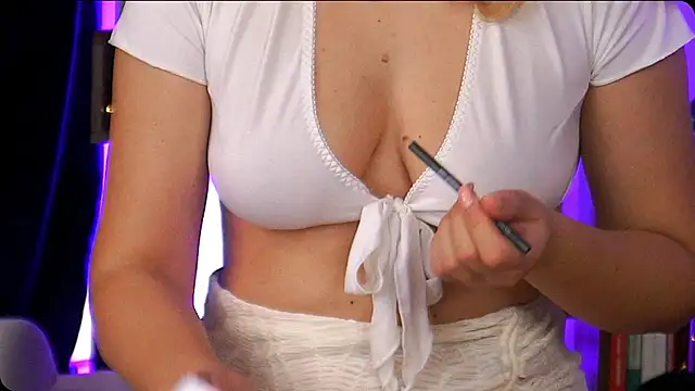 Bailey Evans online show from 10-23-25, 04:23