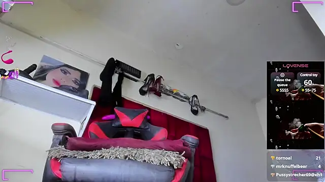 Snapshot of Trixy_star_horney chatting on 03-17-25, 09:22 Trixy star horney online show from 03-17-25, 09:22