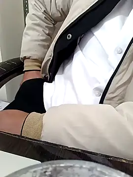 Snapshot of Hot-man39 chatting on 12-16-24, 11:22 Hot-man39 online show from 12-16-24, 11:22