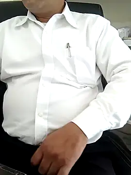 Snapshot of Hot-man39 chatting on 12-21-24, 05:25 Hot-man39 online show from 12-21-24, 05:25