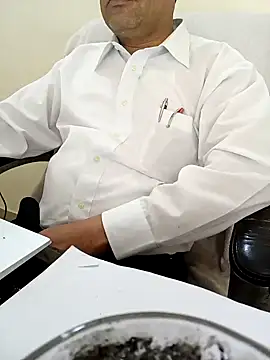 Snapshot of Hot-man39 chatting on 02-04-25, 06:25 Hot-man39 online show from 02-04-25, 06:25