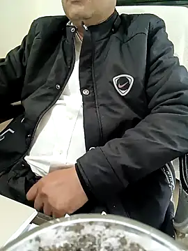 Snapshot of Hot-man39 chatting on 02-05-25, 12:06 Hot-man39 online show from 02-05-25, 12:06