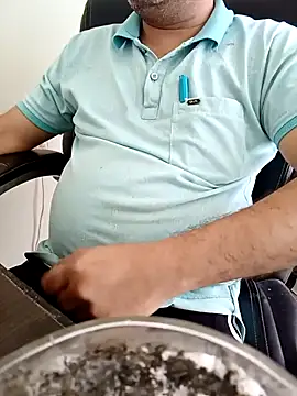 Snapshot of Hot-man39 chatting on 03-15-25, 05:52 Hot-man39 online show from 03-15-25, 05:52