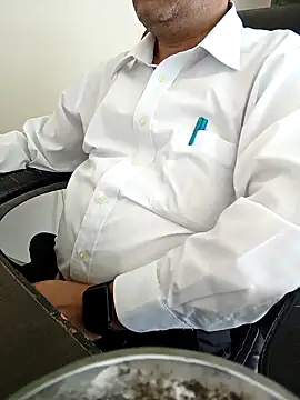 Snapshot of Hot-man39 chatting on 03-18-25, 06:25 Hot-man39 online show from 03-18-25, 06:25