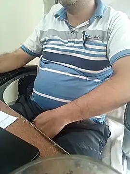 Snapshot of Hot-man39 chatting on 11-05-25, 08:36 Hot-man39 online show from 11-05-25, 08:36