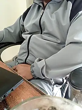 Snapshot of Hot-man39 chatting on 11-16-25, 07:47 Hot-man39 online show from 11-16-25, 07:47