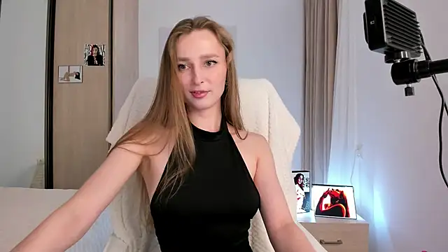 CharlotteWells online show from 11-10-25, 02:05