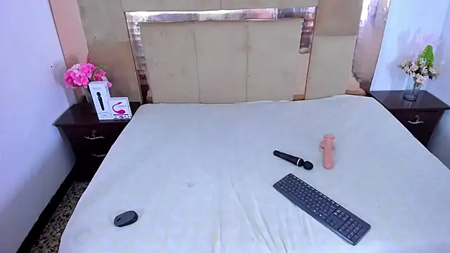 Snapshot of LizBrook chatting on 03-14-25, 07:23 LizBrook online show from 03-14-25, 07:23