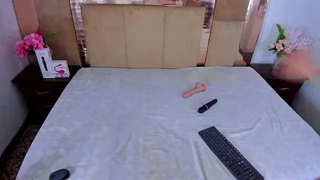 Snapshot of LizBrook chatting on 10-07-25, 07:22 LizBrook online show from 10-07-25, 07:22