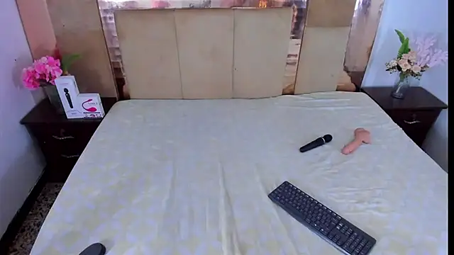 Snapshot of LizBrook chatting on 11-08-25, 07:34 LizBrook online show from 11-08-25, 07:34