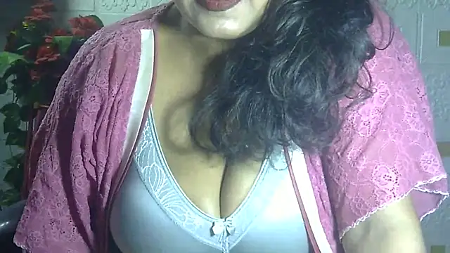 Snapshot of Sexy_komolika chatting on 02-25-25, 04:42 Sexy komolika online show from 02-25-25, 04:42