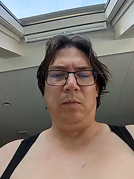 Snapshot of owned_by_goddess_laurie chatting on 06-22-26, 02:58 owned by goddess laurie online show from 06-22-26, 02:58