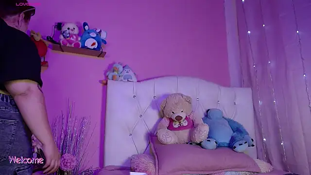 Snapshot of HECATE_23 chatting on 01-06-26, 01:15 HECATE 23 online show from 01-06-26, 01:15