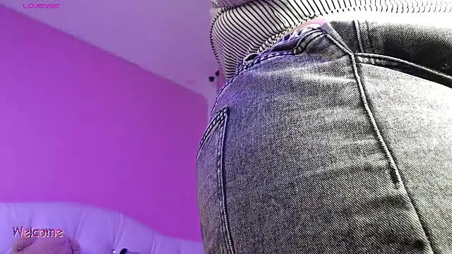 Snapshot of HECATE_23 chatting on 01-12-26, 02:11 HECATE 23 online show from 01-12-26, 02:11