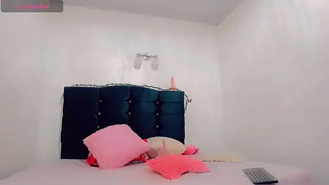 Snapshot of Rubi_30 chatting on 02-24-25, 09:20 Rubi 30 online show from 02-24-25, 09:20