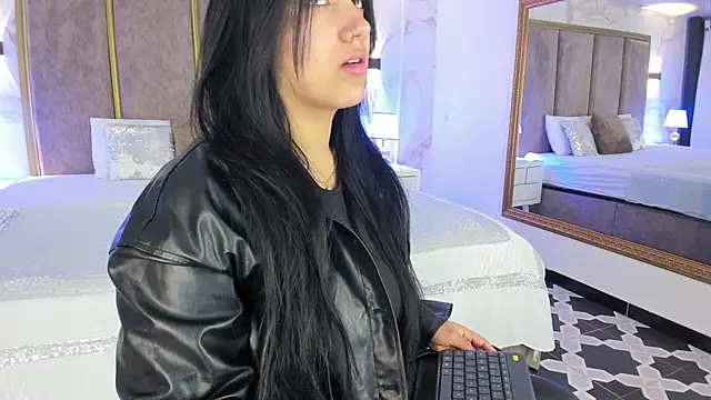 Snapshot of PaulinaDuarte chatting on 10-26-25, 10:10 PaulinaDuarte online show from 10-26-25, 10:10