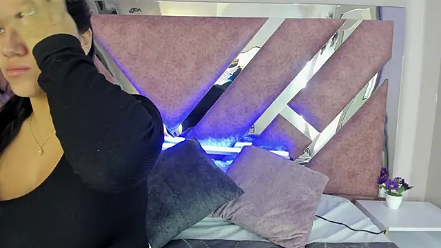 Snapshot of PaulinaDuarte chatting on 10-28-25, 10:52 PaulinaDuarte online show from 10-28-25, 10:52