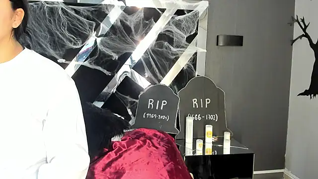 Snapshot of PaulinaDuarte chatting on 10-30-25, 11:00 PaulinaDuarte online show from 10-30-25, 11:00