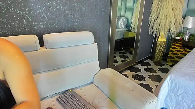 Snapshot of PaulinaDuarte chatting on 11-14-25, 11:31 PaulinaDuarte online show from 11-14-25, 11:31