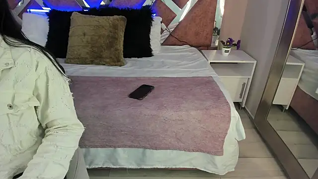 Snapshot of PaulinaDuarte chatting on 11-19-25, 11:21 PaulinaDuarte online show from 11-19-25, 11:21