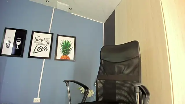Snapshot of PaulinaDuarte chatting on 04-23-26, 11:20 PaulinaDuarte online show from 04-23-26, 11:20