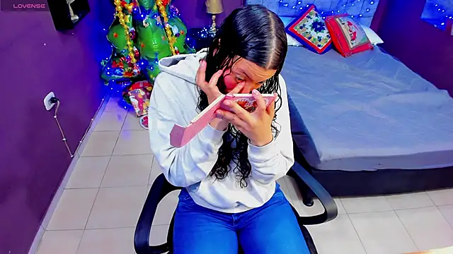 Snapshot of Lana_stone_ chatting on 12-13-24, 03:16 Lana stone online show from 12-13-24, 03:16