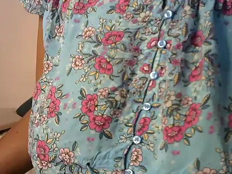 Snapshot of Thobi2020 chatting on 12-18-25, 11:27 Thobi2020 online show from 12-18-25, 11:27