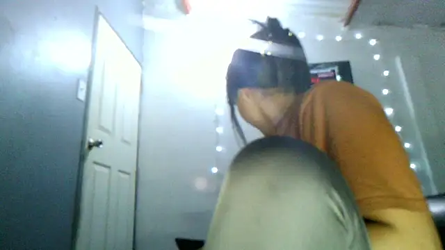 Snapshot of linzeysmith4 chatting on 03-13-26, 03:46 linzeysmith4 online show from 03-13-26, 03:46