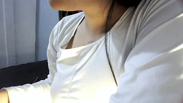 Snapshot of linzeysmith4 chatting on 05-30-26, 07:49 linzeysmith4 online show from 05-30-26, 07:49
