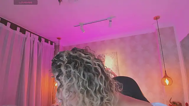 Shantall   online show from 05-06-26, 11:15