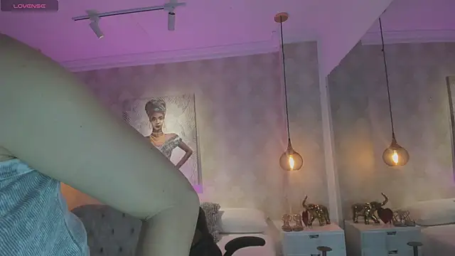 Snapshot of Shantall__ chatting on 06-16-26, 11:13 Shantall online show from 06-16-26, 11:13