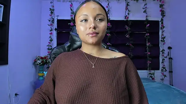 Snapshot of sweelanna__ chatting on 06-02-26, 12:34 sweelanna online show from 06-02-26, 12:34